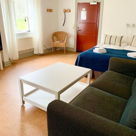 ヴァールベリ Faestningens Bed & Breakfast エクステリア 写真