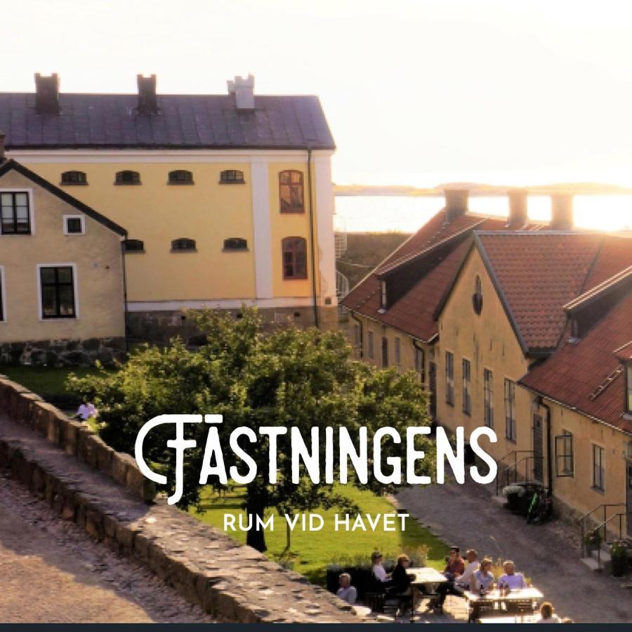 ヴァールベリ Faestningens Bed & Breakfast エクステリア 写真