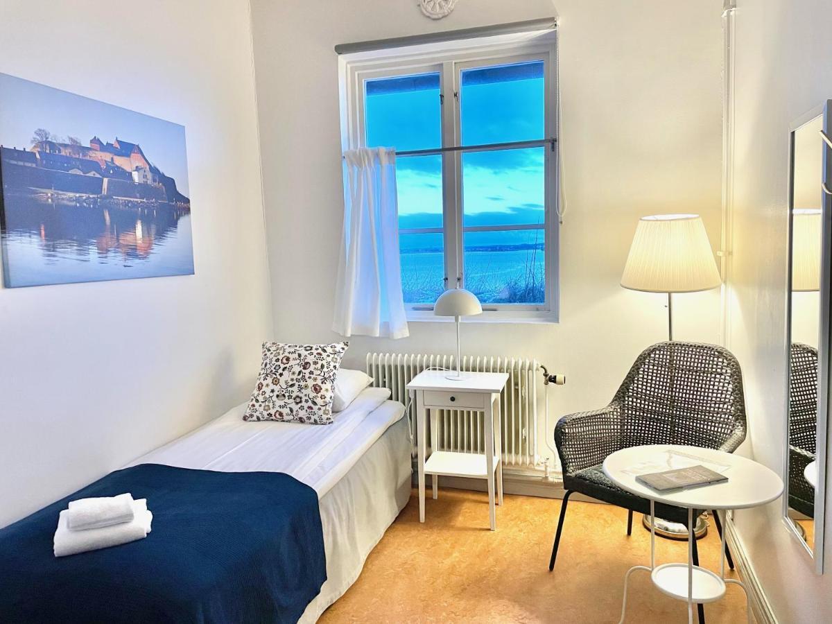 ヴァールベリ Faestningens Bed & Breakfast エクステリア 写真