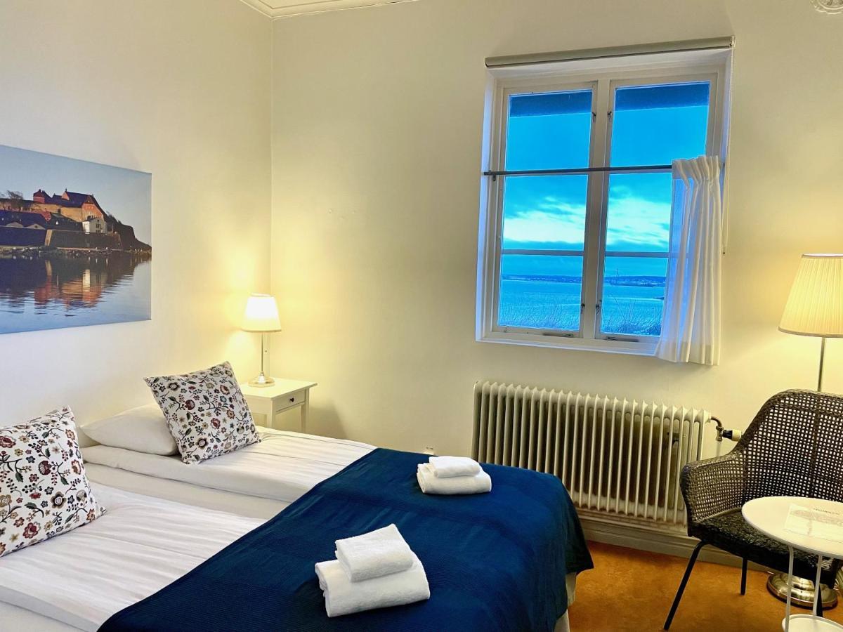 ヴァールベリ Faestningens Bed & Breakfast エクステリア 写真