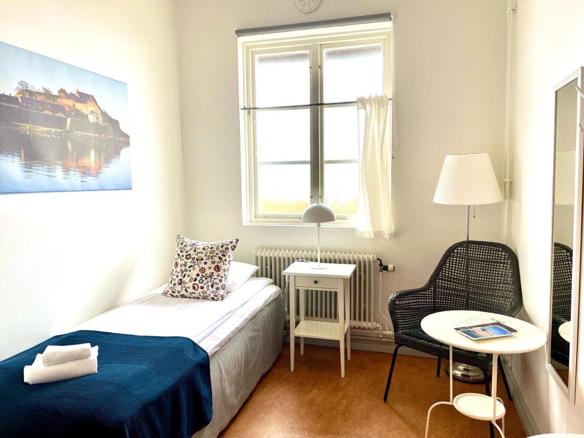 ヴァールベリ Faestningens Bed & Breakfast エクステリア 写真