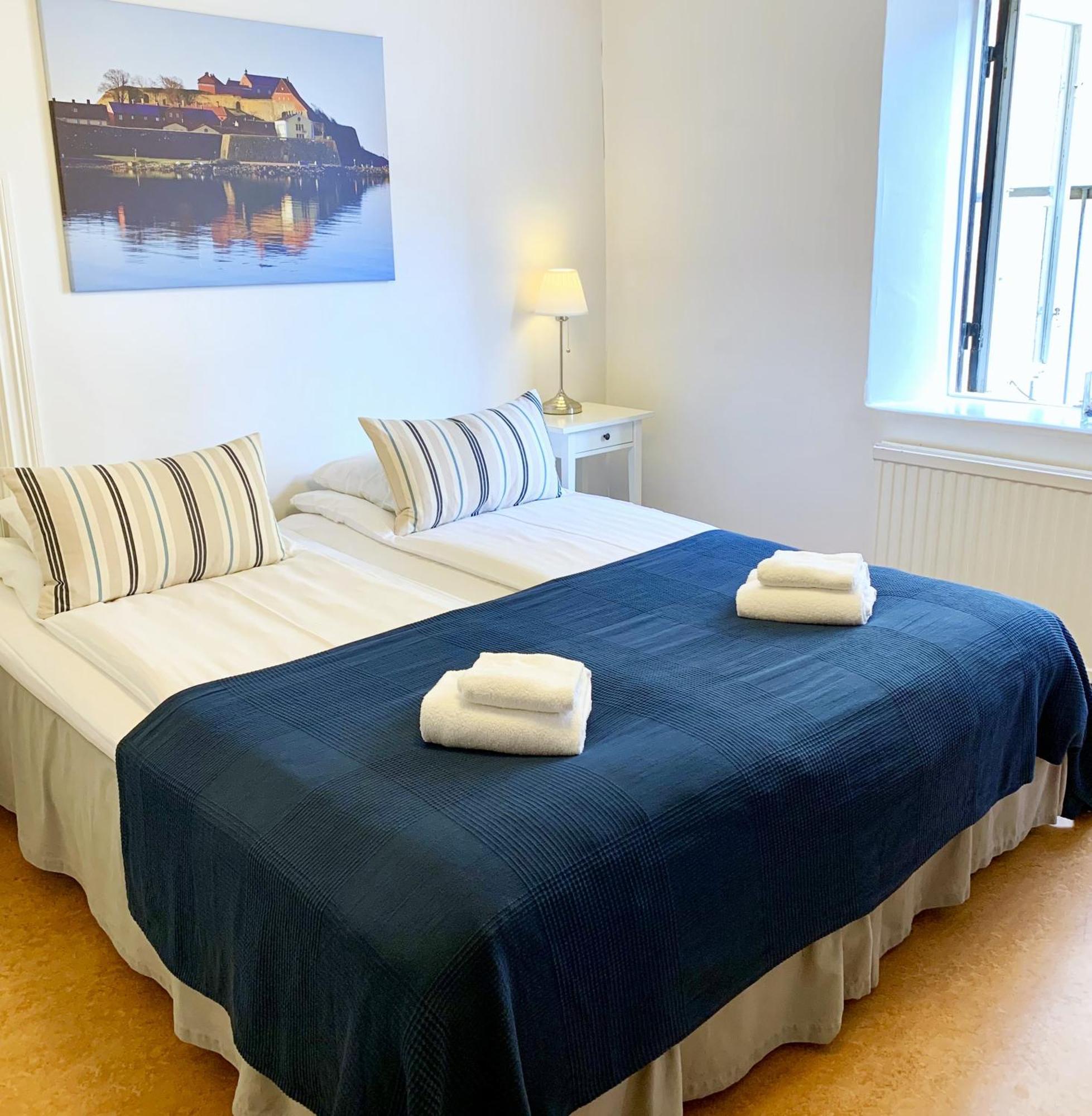 ヴァールベリ Faestningens Bed & Breakfast エクステリア 写真